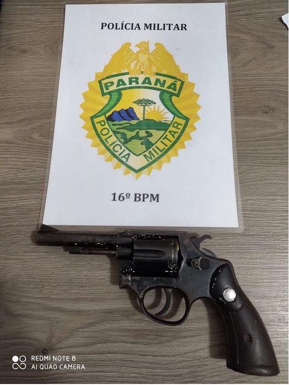 Depois de 4 anos de casamento foi devolver a filha para sogra e chegou atirando