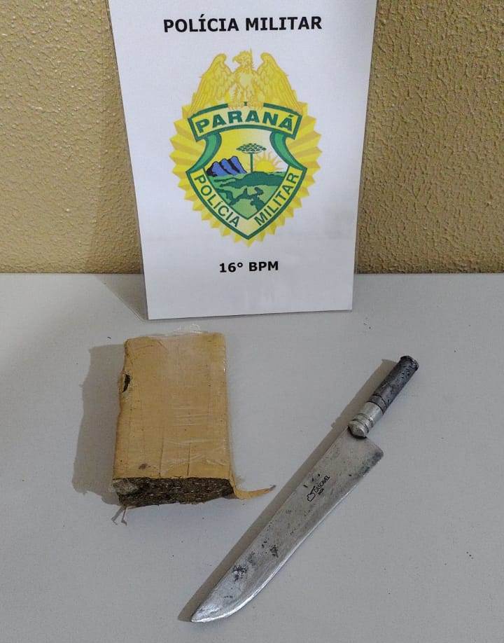 droga e faca apreendida