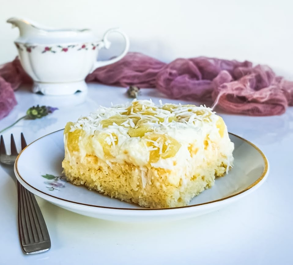 Bolo cremoso de abacaxi