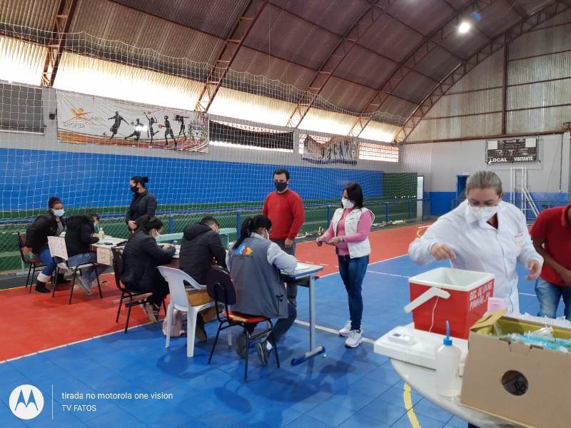 Vacinação da Covid-19 no ginasinho