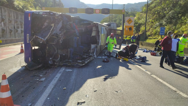 Ônibus acidentado