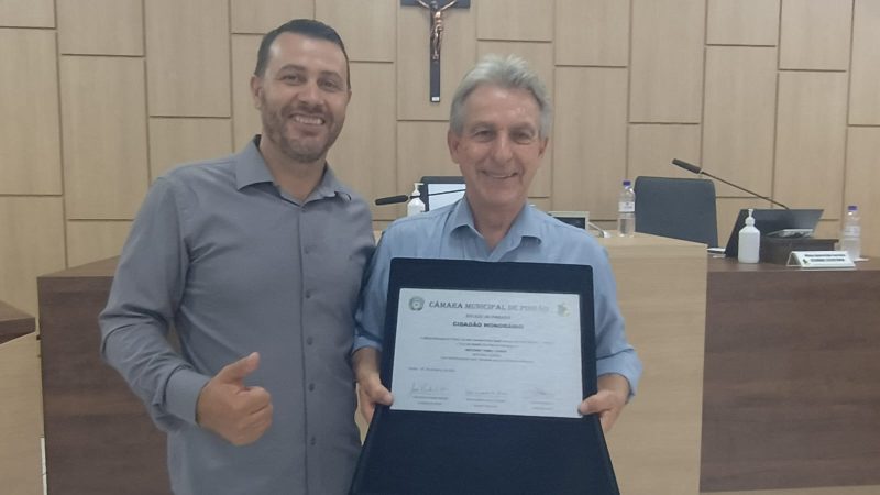 vereador proponente Edson Francesconi e o homenageado